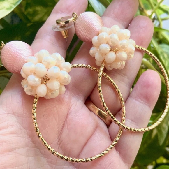 Lilly Pulitzer NWT 🩷CALIENTE  BEADED HOOPS EARRINGS⭐️ Lightweight Pierced - Picture 5 of 6